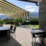 Maison Familiale De Caractere Avec Piscine Padronelo