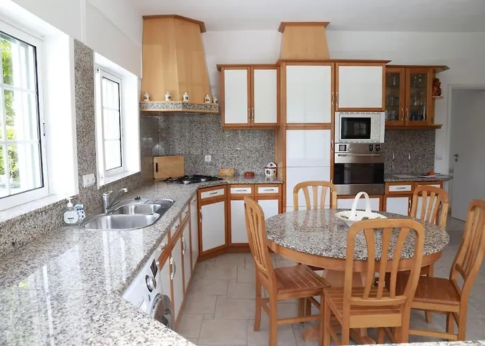 Maison Familiale De Caractere Avec Piscine Padronelo